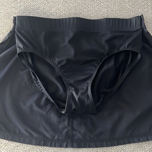 Land’s End Active/Beachwear/Swimwear Skort - NWOT - Picture 6 of 9